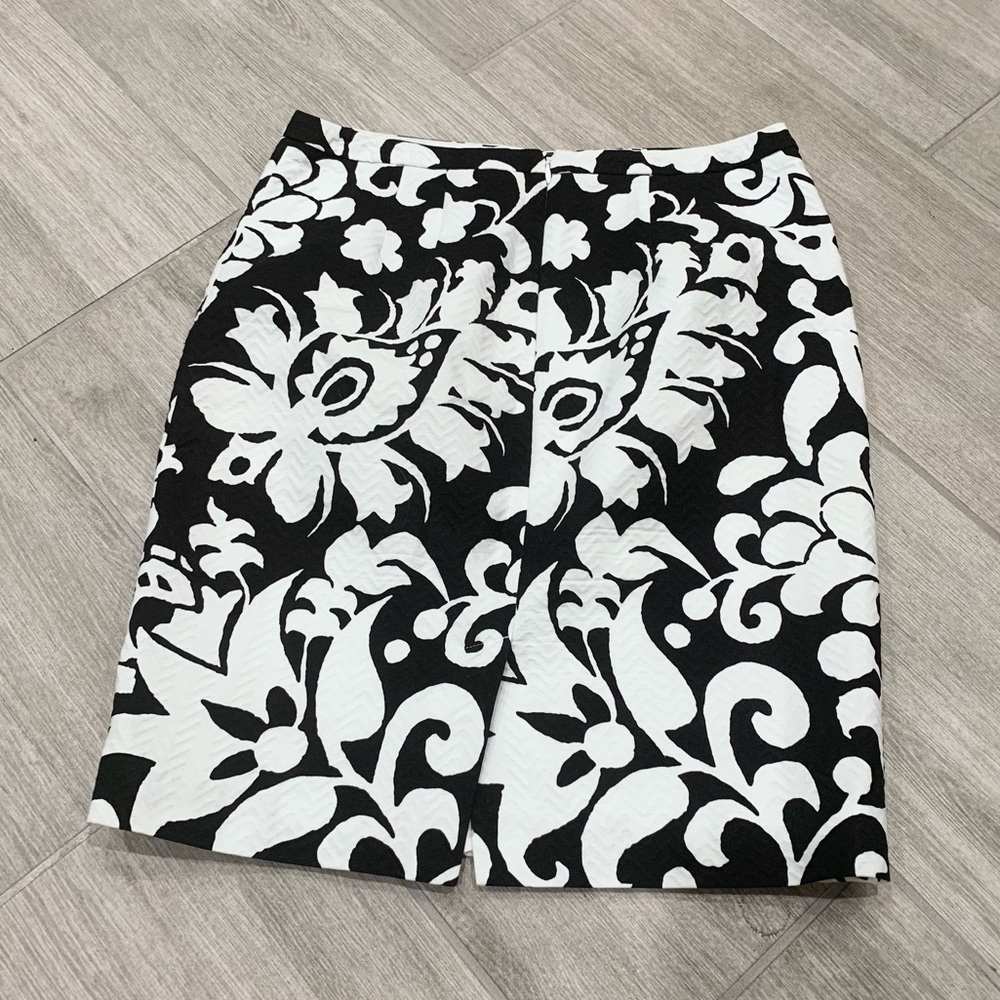 Talbots black and white floral skirt - Picture 8 of 8